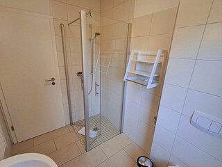 Tageslicht-Bad mit DU/WC