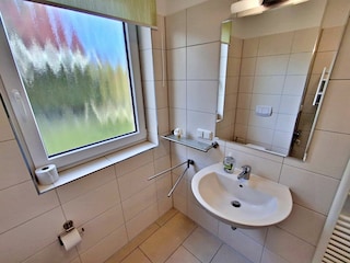 Tageslicht-Bad mit DU/WC