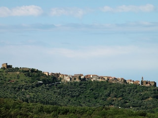 Blick auf Scarlino-mittelalterliches Dorf