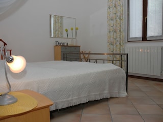 Schlafzimmer mit Doppelbett 2, 00 x 2, 00