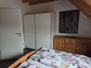 Das Schlafzimmer/Doppelbett 180×200 cm