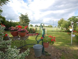 Pohnsdorfer Mühle - Blick in den Garten 2