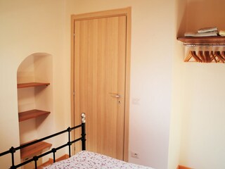 Schlafzimmer, offener Schrank, Safe