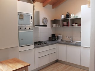 Küche mit sämtlichen Geräten