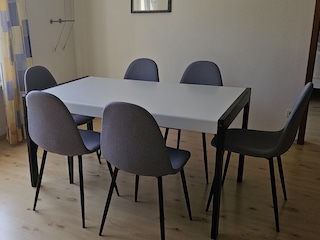 Esstisch im Wohnzimmer