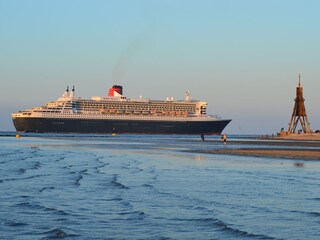 Queen Mary2 an der Kugelbake