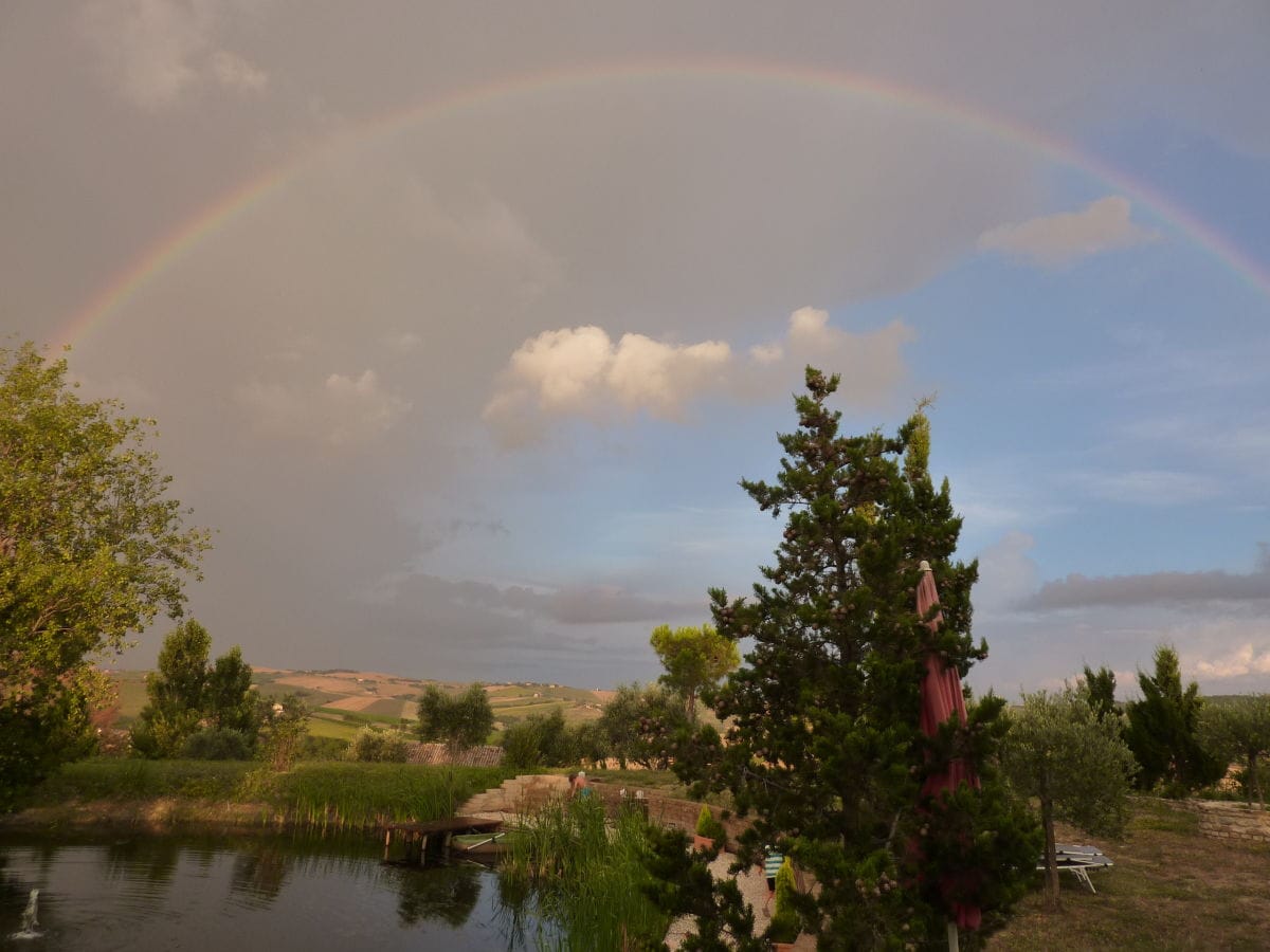 spektakulärer Regenbogen