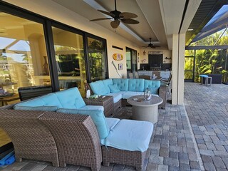 Outdoor you will find a 355 sqft covered lanai