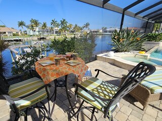 Breakfast by the pool?