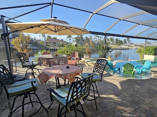 Large parasol with integrated lighting