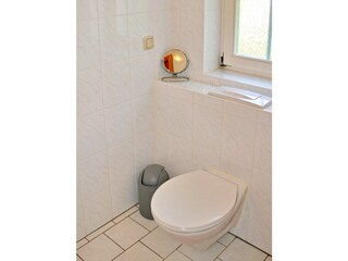 Bad mit Dusche und WC