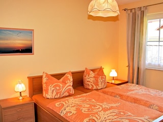 Schlafzimmer mit Doppelbett