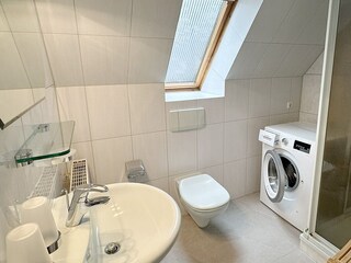 mit Fenster, Waschmaschine, WC, Dusche