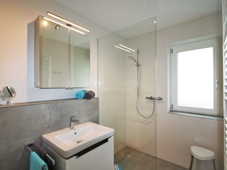Bad mit bodengleicher Dusche
