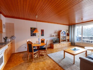 Wohn-/Essbereich mit offener Küche