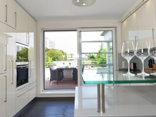 Küche mit Zugang zur Dachterrasse 1