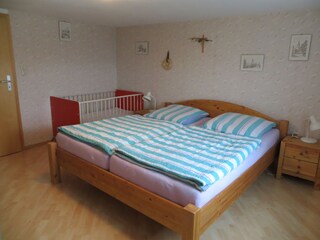 Schlafzimmer 1