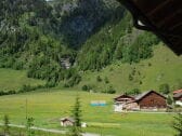 Der Rad- oder Wanderweg führt an unserem Haus vorbei