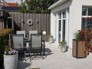 Terrasse vor dem Wintergarten