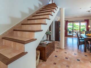 offene Treppe zum 1. OG
