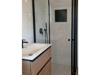 Modernes Badezimmer