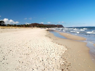 Kilometerlanger feiner weißer Sandstrand