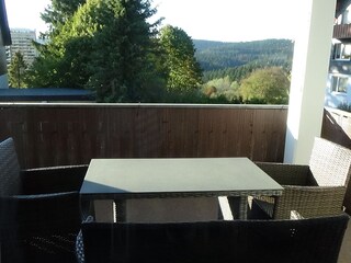 überdachter Balkon mit herrlichem Ausblick