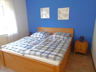 Schlafzimmer mit Doppelbett