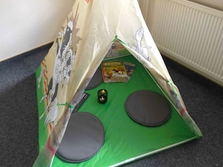 Spielzelt bei Anreise mit Kindern