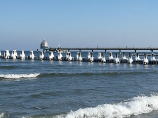 Seebrücke im Winter