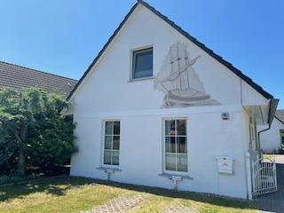 Ostansicht mit 2 Pkw Stellplätzen