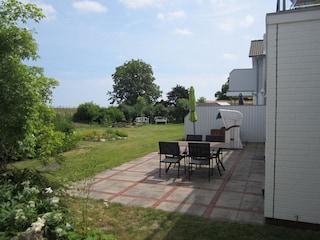Seitenansicht in den Garten