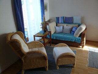 Mitteletage: Wohn- und TV-Zimmer mit Schlafcouch