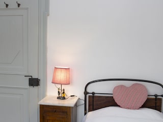 Schlafzimmer 10 i, 1. OG