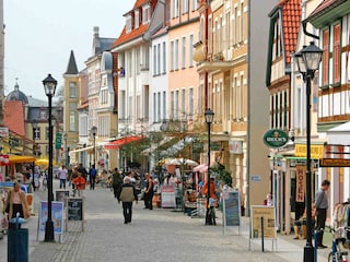 Fussgänger- und Einkaufszone in Waren/ Müritz