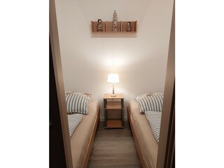 Schlafzimmer mit zwei Einzelbetten