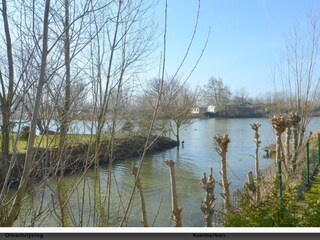 Aussicht auf den See hinterm Haus