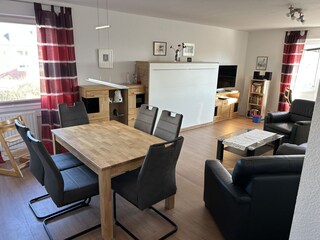 Blick in den Wohn-Schlaf-Essbereich