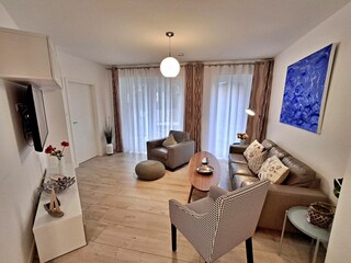 Wohnbereich mit Zugang zur Terrasse