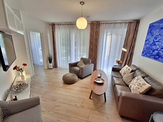 Wohnbereich mit Zugang zur Terrasse