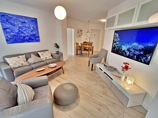 Wohnbereich mit Zugang zur Terrasse