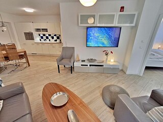 Wohnbereich mit Zugang zur Terrasse