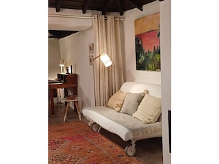 Wohnzimmer mit Schlafgelegenheit