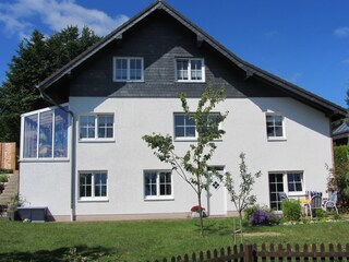 Gartenansicht, die Ferienwohnung liegt ebenerdig