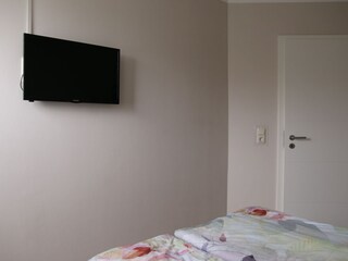 Schlafzimmer 1 mit TV