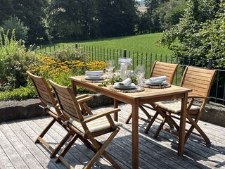 Esstisch auf der Terrasse