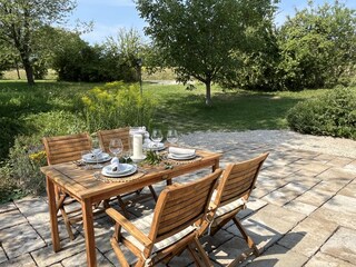 Esstisch auf der Terrasse