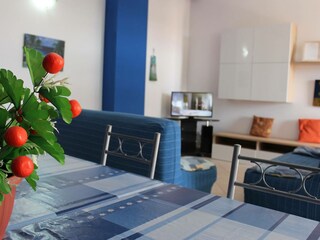 Gemütliche Sitzecke mit TV und WLAN