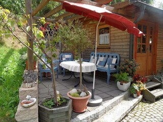 Terrasse hinterm Haus