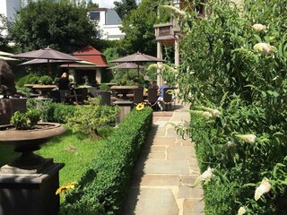 ein besonderer Biergarten im Gasthaus Museo